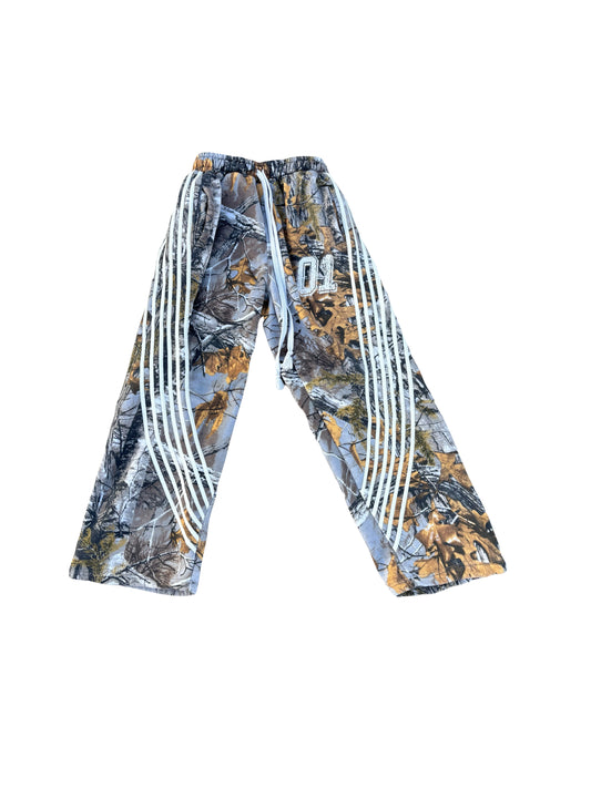 CAMO SWEATS